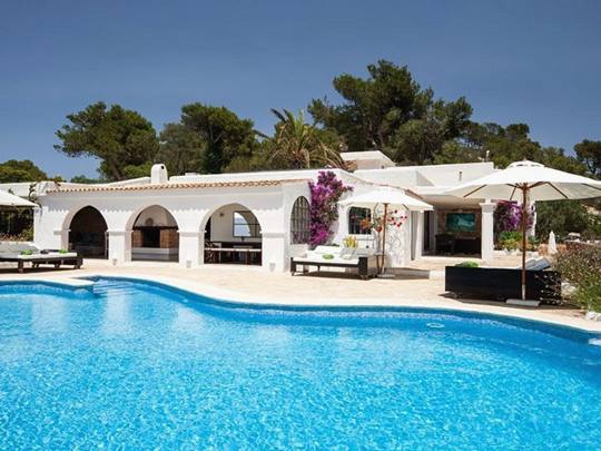 Private villa in Ibiza with lovely sea view in the South