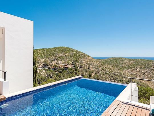 Modern villa in Ibiza with an infinity pool