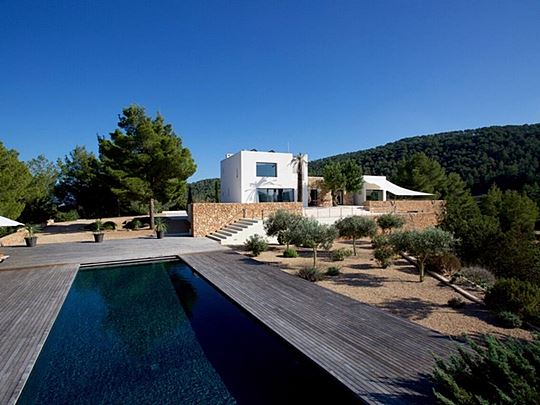 A luxurious contemporary villa in Ibiza