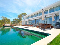 Stunning private villa in Roca Llisa, perfect for a large group