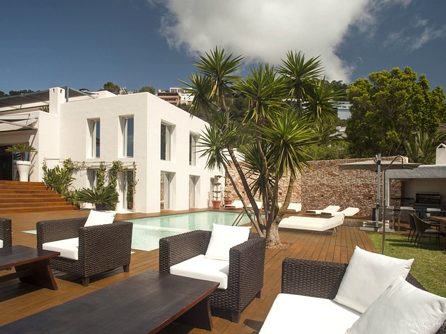 pool area at the villa 2