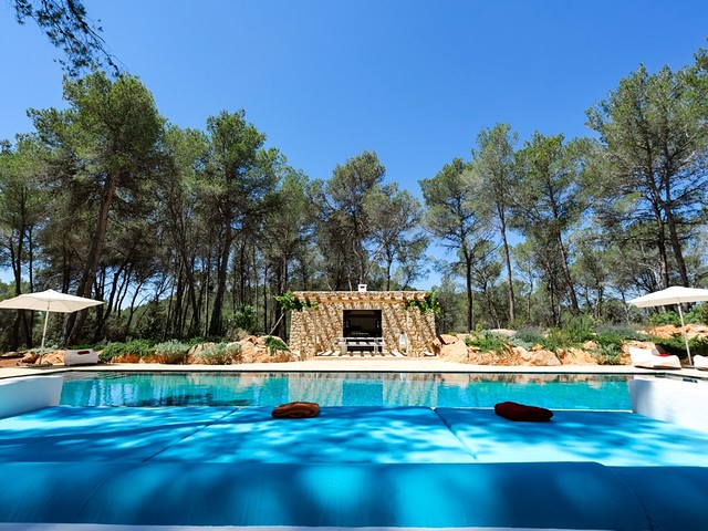 Luxury villa with pool 2