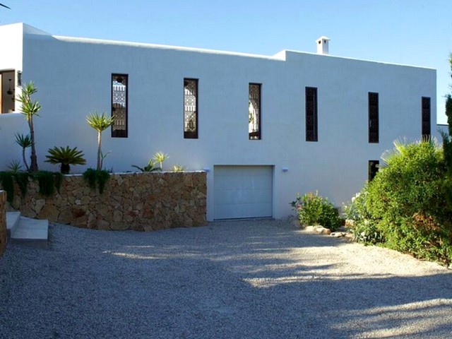 A stunning 6 bedroom hilltop villa close to Cala Bassa beach! 