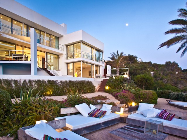 villa by night