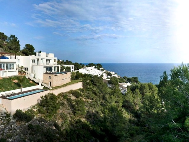 A luxury private villa with amazing sea views in Roca Llisa