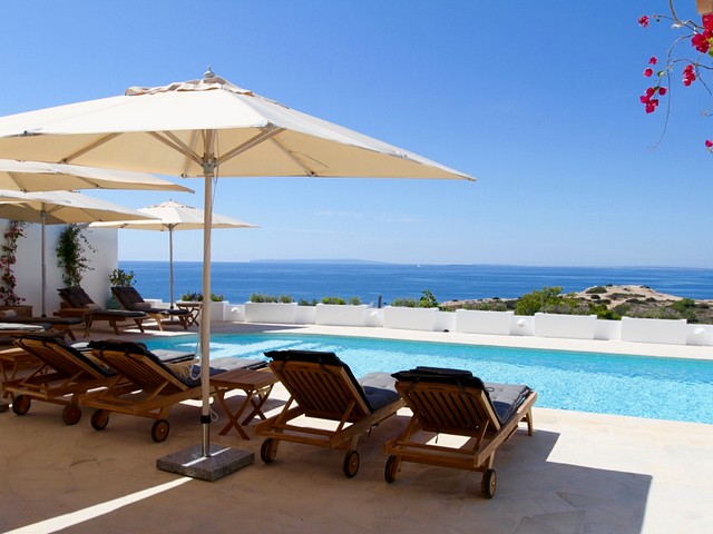 pool and sea view