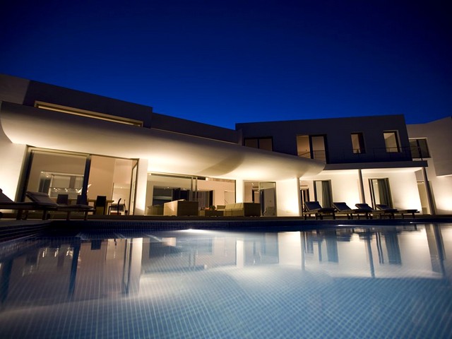 villa by night