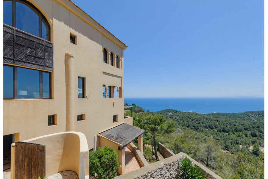 Large Ibiza villa in Jesús just 5 mins drive from Talamanca Beach
