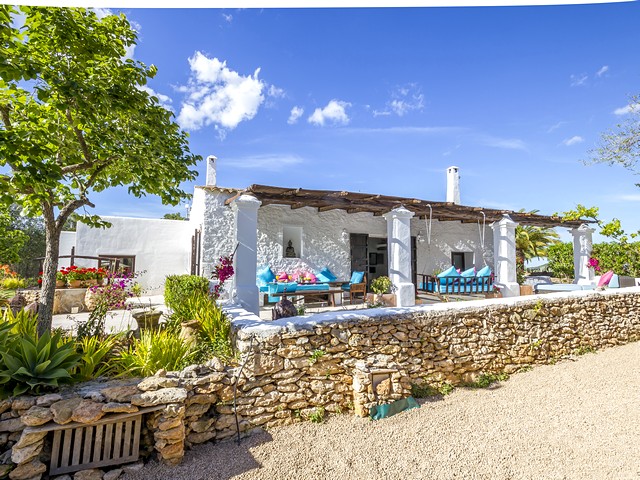 A beautiful 4 bedroom Ibiza finca for rent in Santa Gertrudis