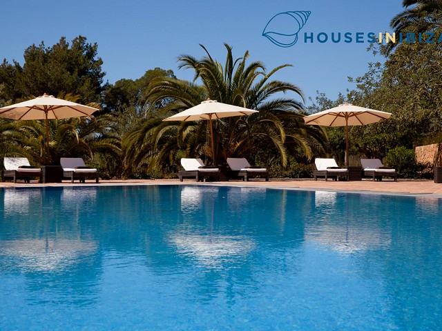 Large Ibizan farmhouse with pool in Santa Gertrudis