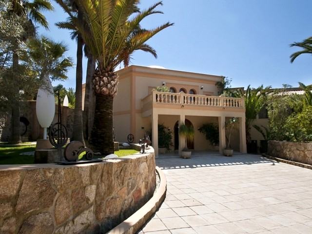 big villa in Ibiza for 22 people