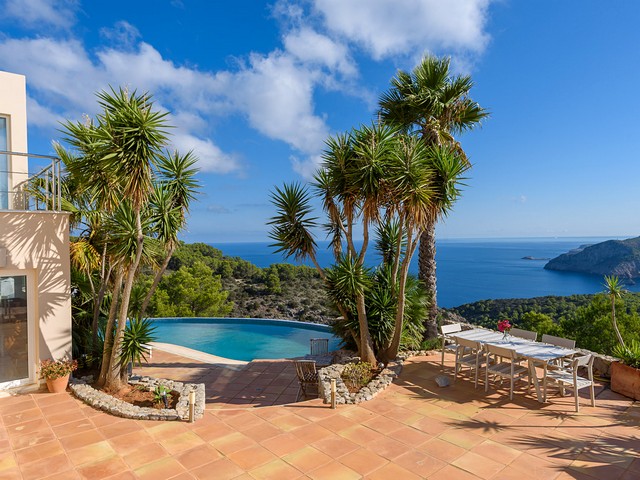 view of the villas pool