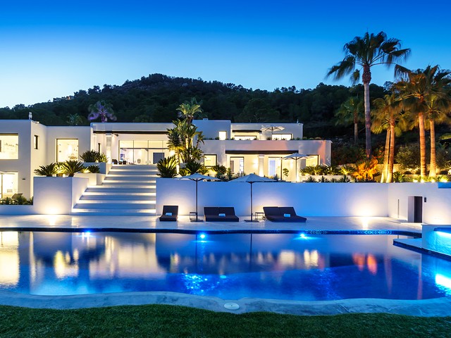 luxury villa at night 4