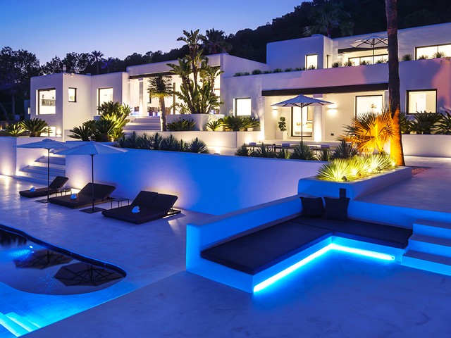 luxury villa at night 5