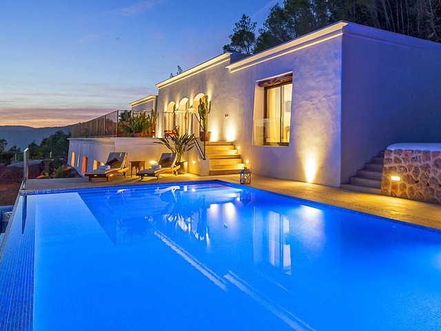 villa by night