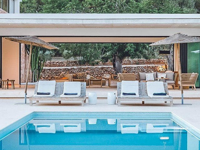 pool area with seating