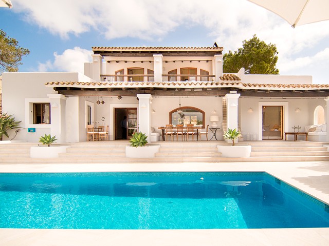 A luxurious Finca-style Ibiza villa for rent in Roca Llisa