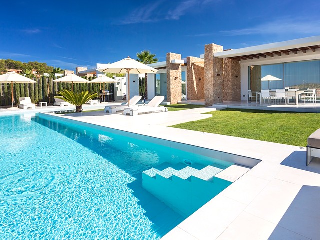 Very stylish luxury villa for 12 people close to Cala Conta beach