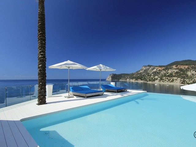 pool and beautiful sea view