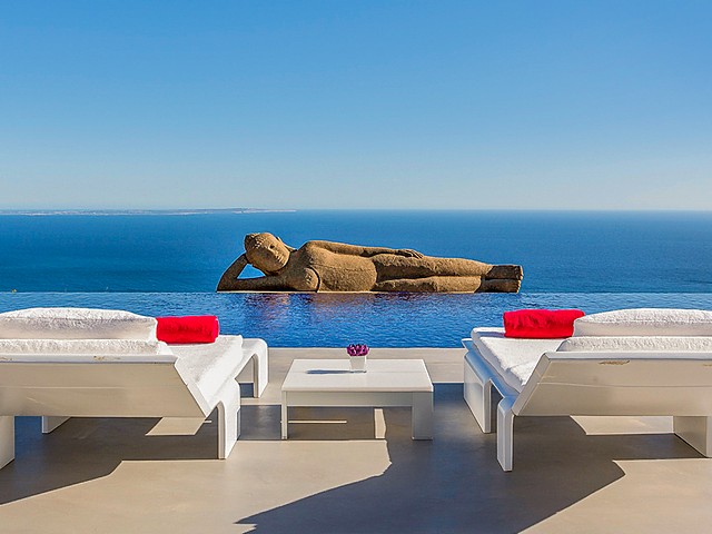 Luxury villa in Ibiza with a beautiful sea view in Es Cubells