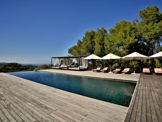 Luxury villa with infinity pool