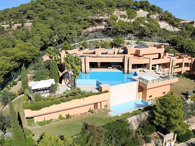 High-end villa for rent in Ibiza 