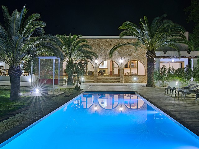 villa at night