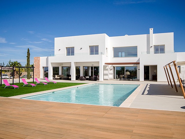 Large villa for rent just 2 km from the centre of Ibiza town