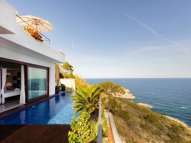 A beautiful 4 bedroom villa with breath-taking sea views in Roca Llisa, Ibiza