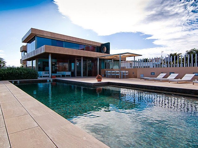 A luxury rental villa with pool in San Jose