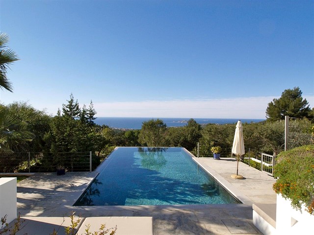 Luxury villa with infinity pool