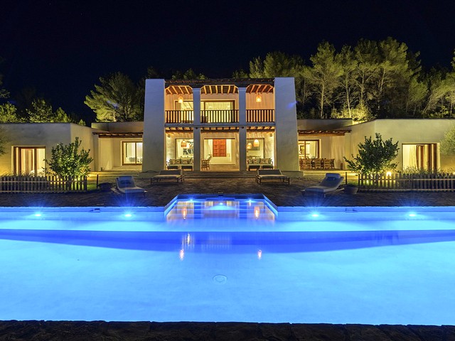 villa at night